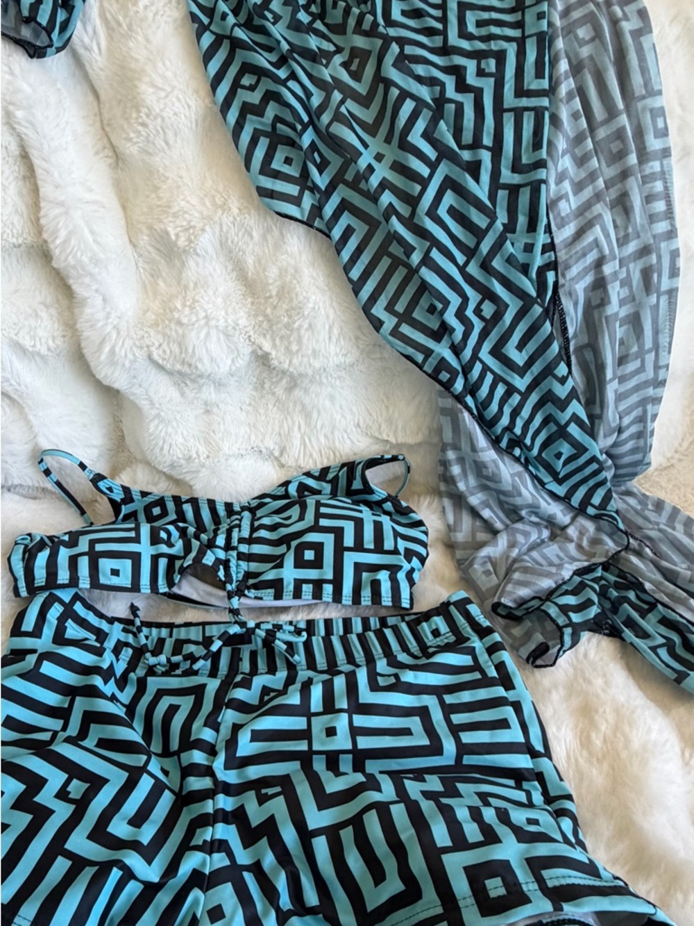 Geometric Aqua and Black 3 Piece Set - Picture 6 of 13